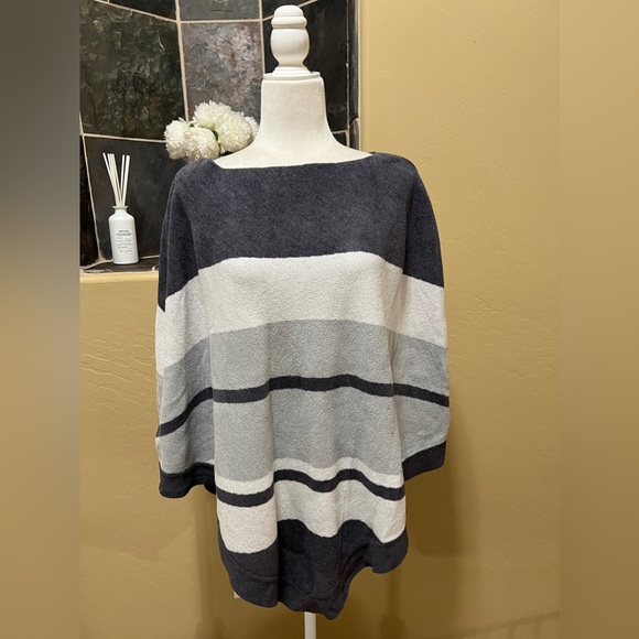 Barefoot Dreams Grey Striped Ocean Breeze Poncho - Picture 3 of 7